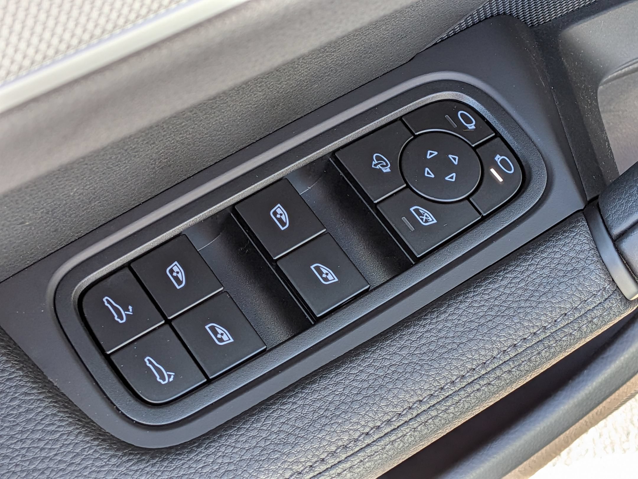 Certified 2025 Porsche Cayenne AWD/4WD image 15
