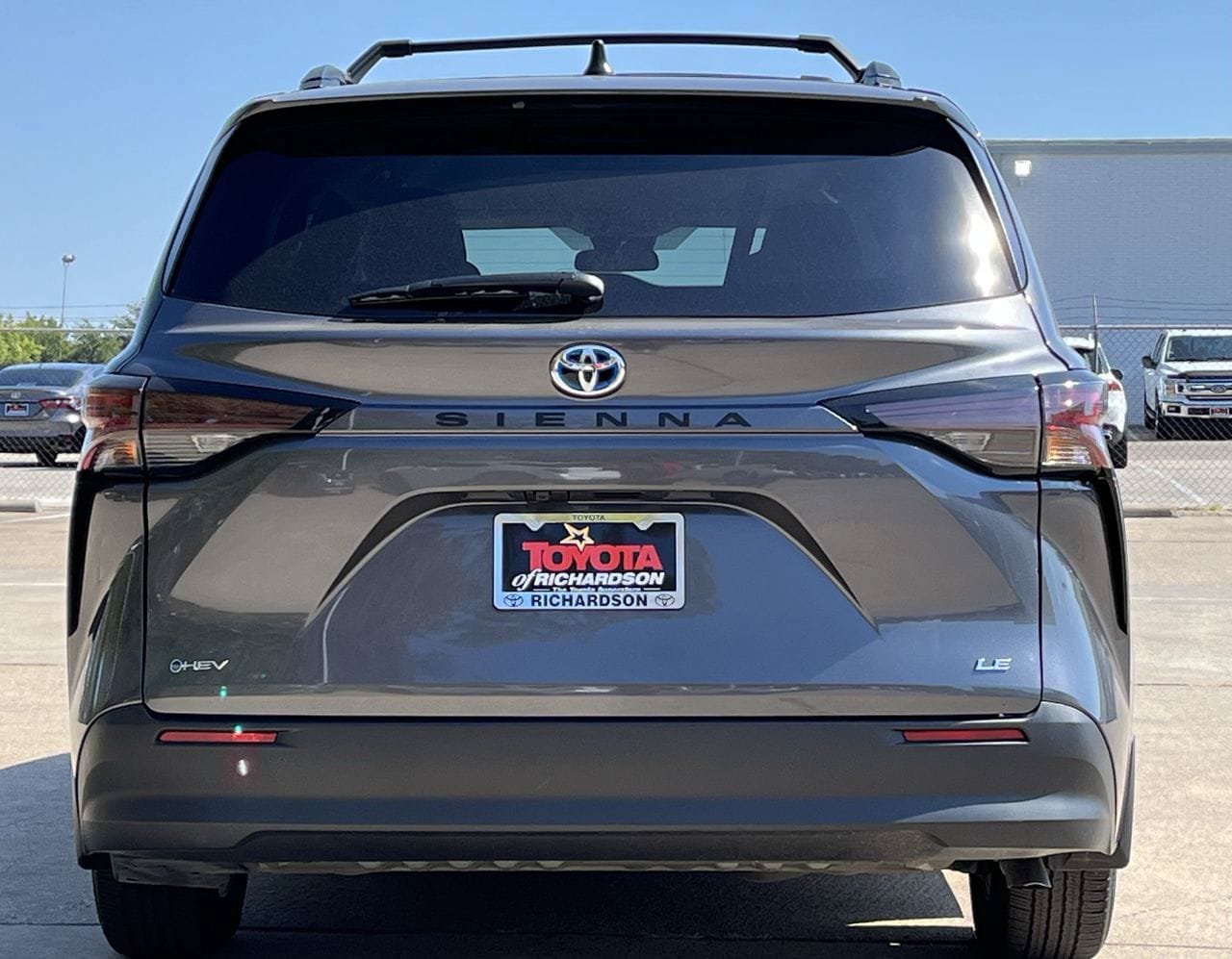 Used 2025 Toyota Sienna LE FWD image 5