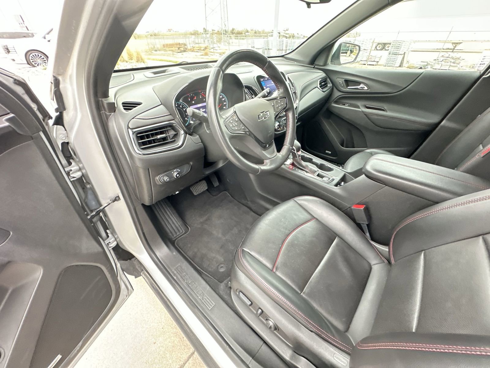 Used 2022 Chevrolet Equinox RS w/ RS Leather Package AWD/4WD image 10