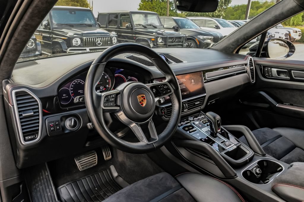 Used 2022 Porsche Cayenne GTS AWD/4WD image 10