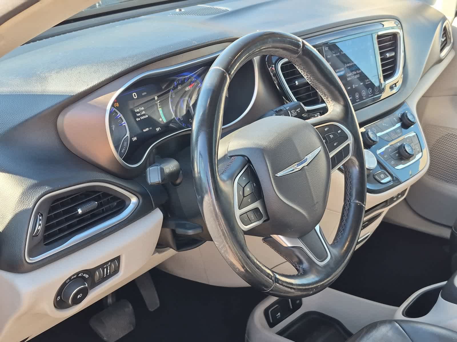 Used 2018 Chrysler Pacifica Touring-L Plus FWD image 10