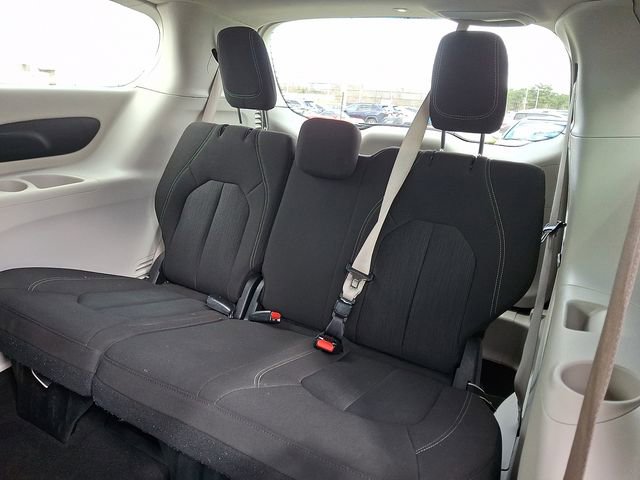 Used 2023 Chrysler Voyager LX image 12