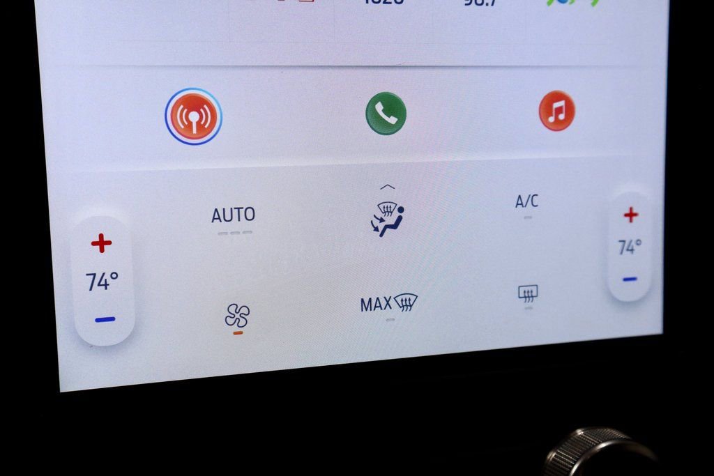 Certified 2023 Ford Edge SE image 4