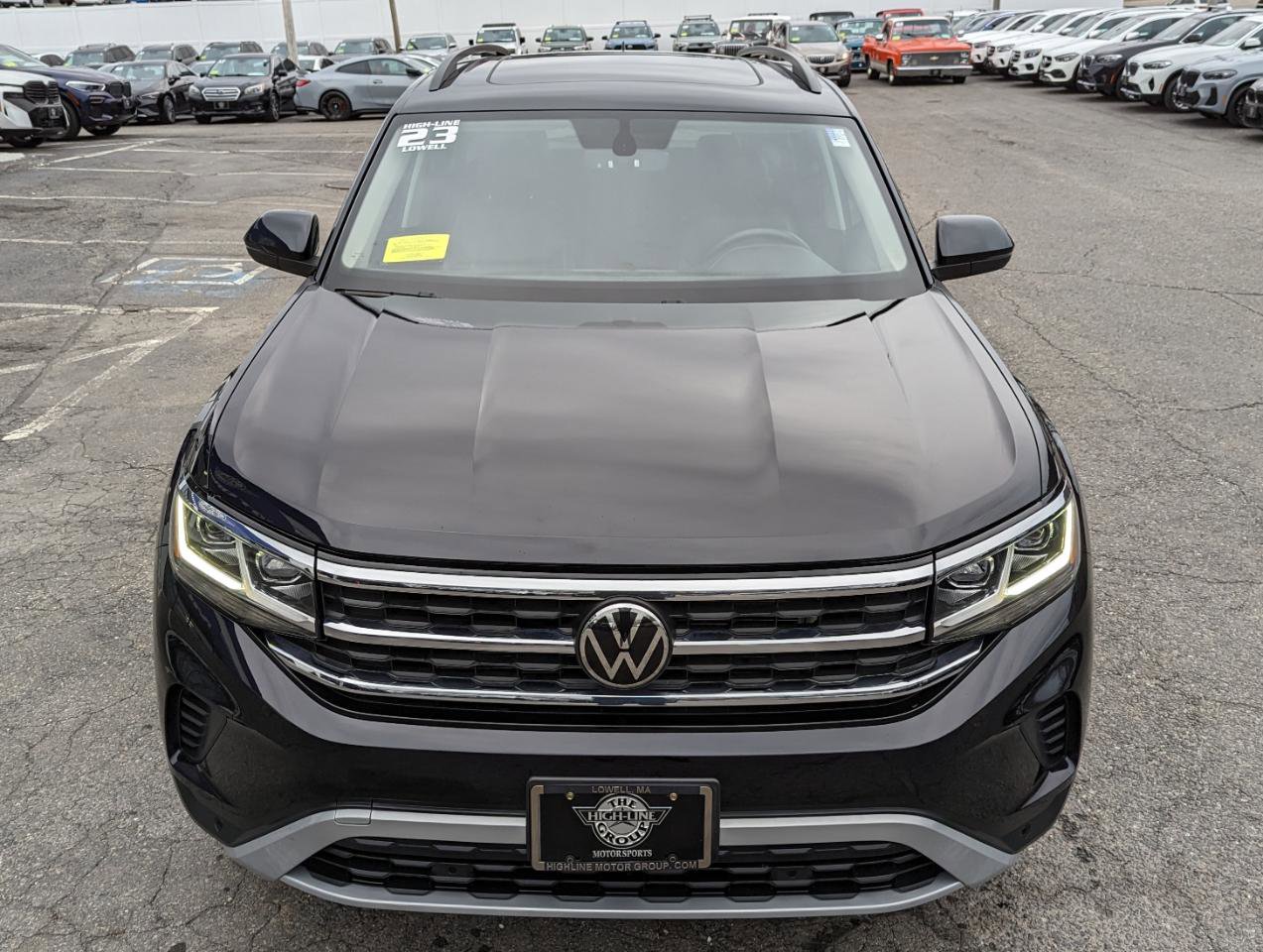Used 2023 Volkswagen Atlas SE w/ Panoramic Sunroof Package image 3