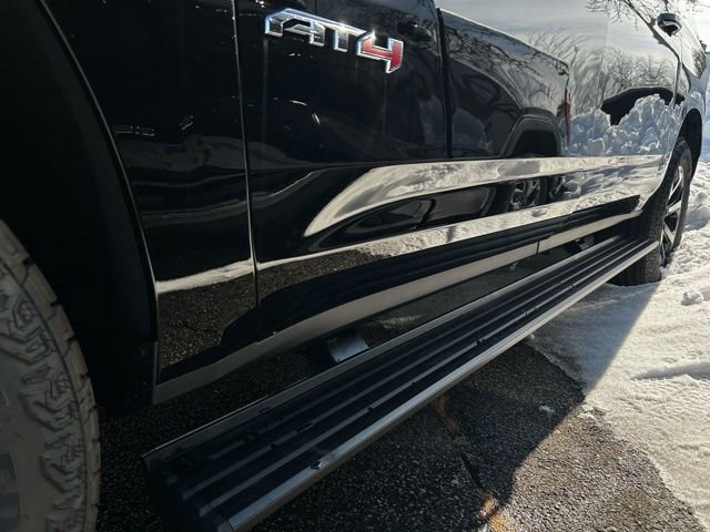 New 2025 GMC Yukon XL AT4 w/ AT4 Premium Plus Package image 9