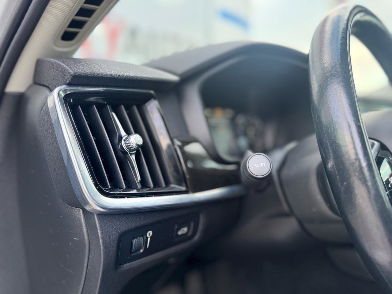 Used 2018 Volvo S90 T5 Momentum w/ Convenience Package AWD/4WD image 44