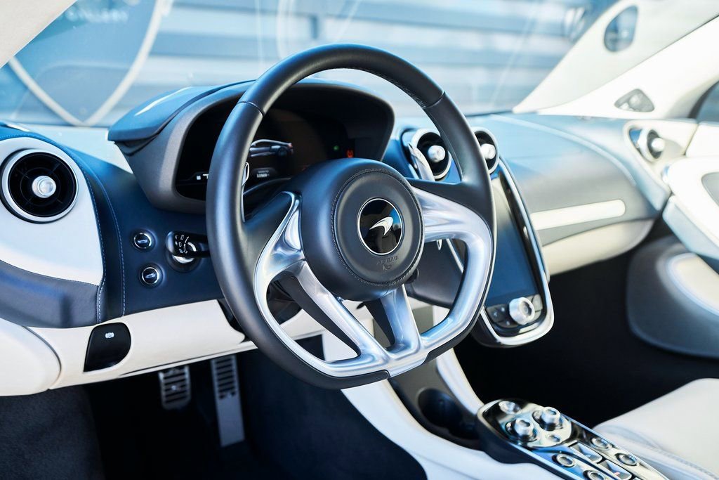 Used 2022 McLaren GT RWD image 36