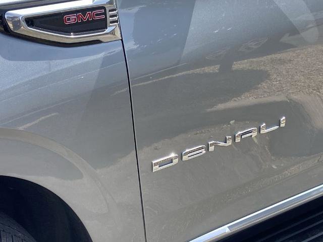 Used 2025 GMC Yukon XL Denali AWD/4WD image 27