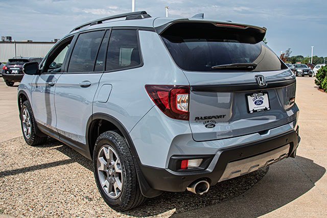 Used 2023 Honda Passport TrailSport image 3