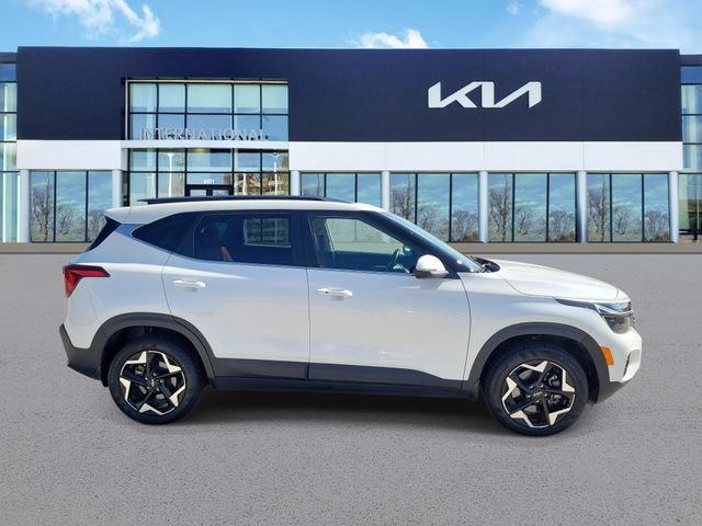 Used 2024 Kia Seltos EX AWD/4WD image 3