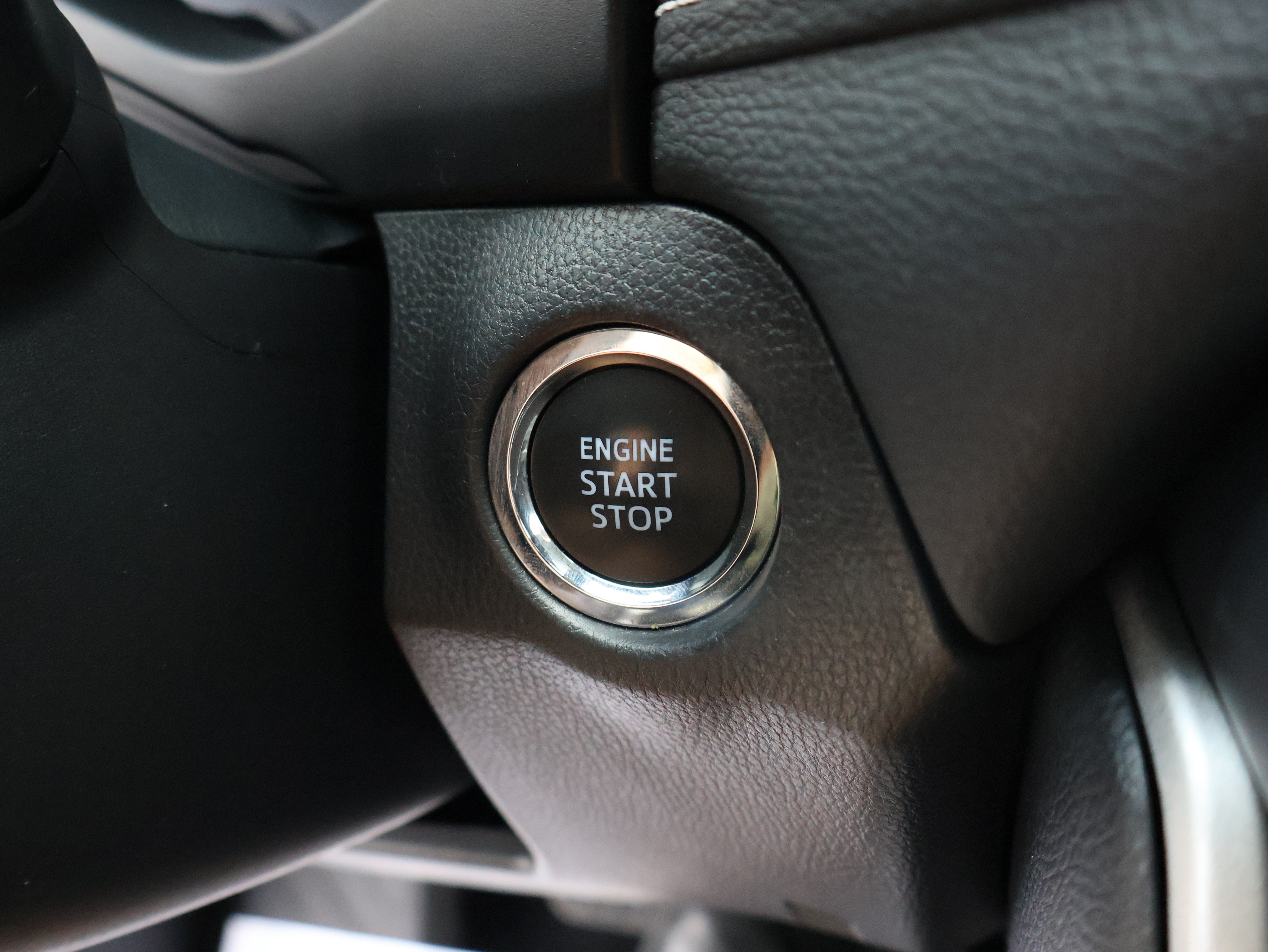 Used 2025 Toyota RAV4 XLE AWD/4WD image 33