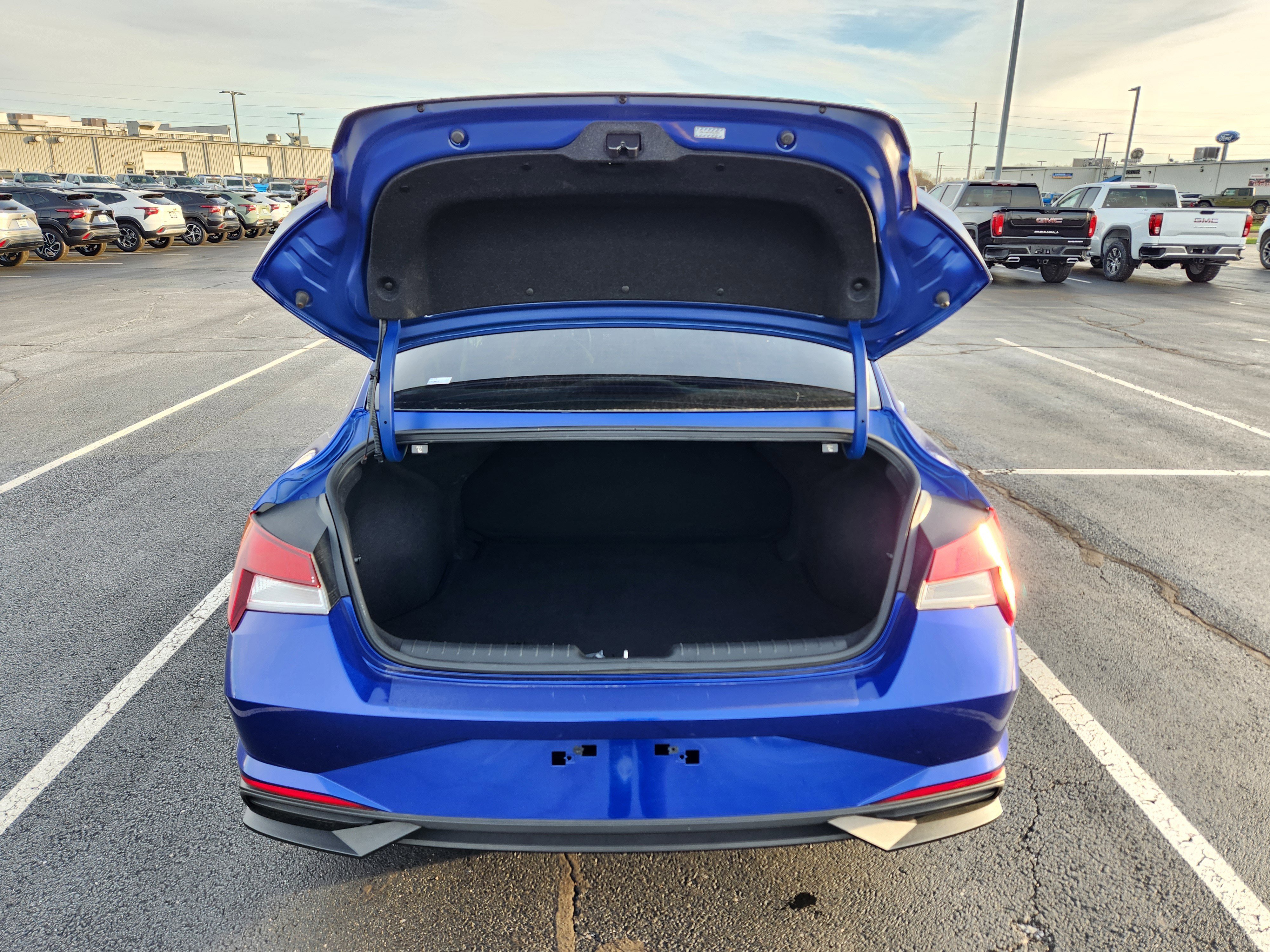 Used 2023 Hyundai Elantra SEL w/ Convenience Package image 10