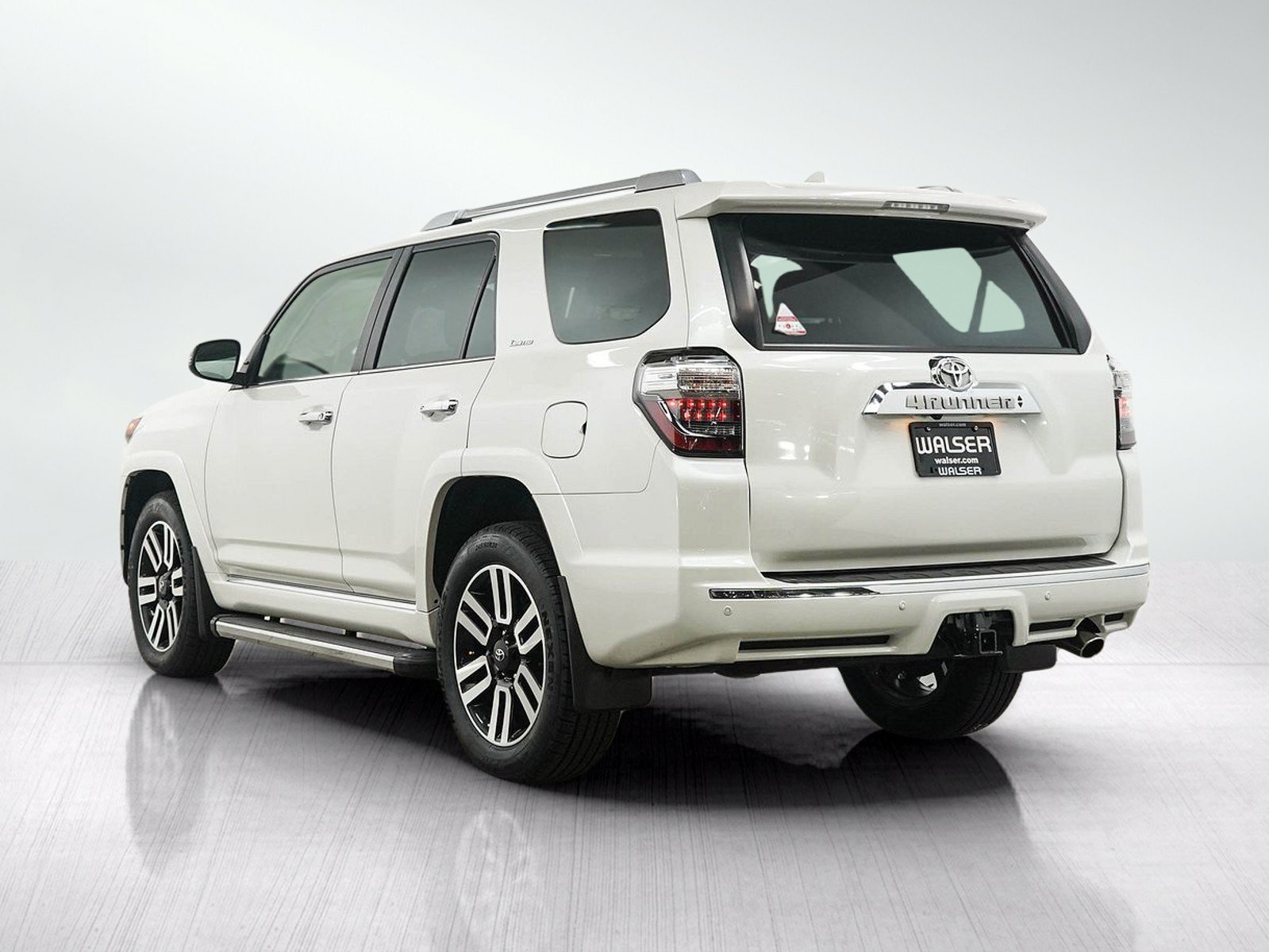 Used 2022 Toyota 4Runner Limited AWD/4WD image 3
