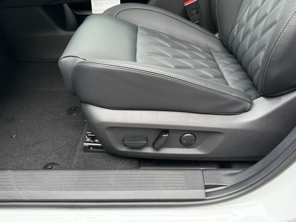 New 2026 Nissan Rogue Platinum image 17