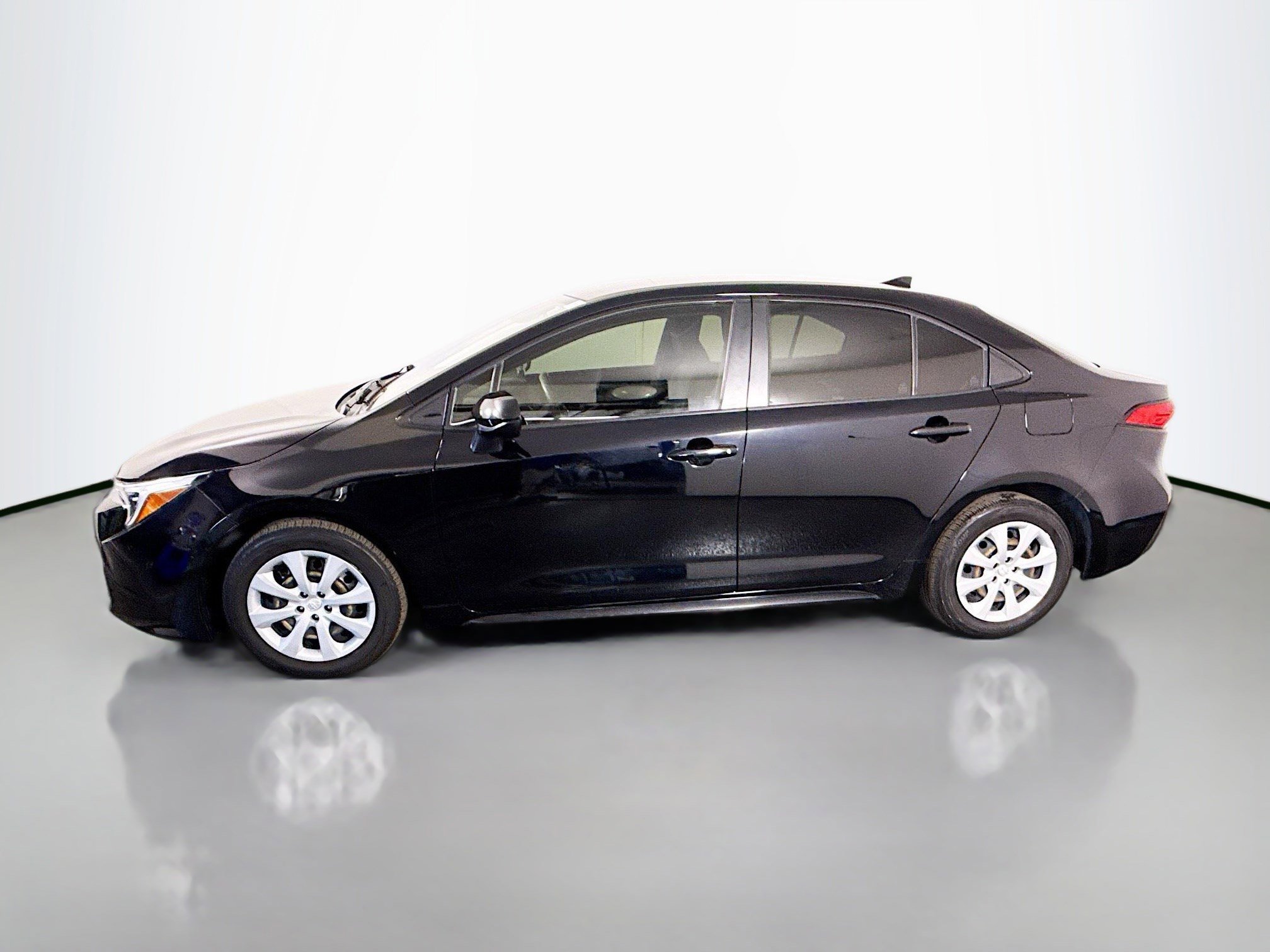 Used 2024 Toyota Corolla LE FWD image 6