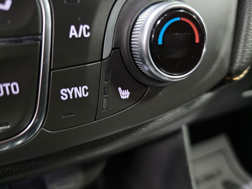 Used 2021 Chevrolet Traverse LT AWD/4WD image 17
