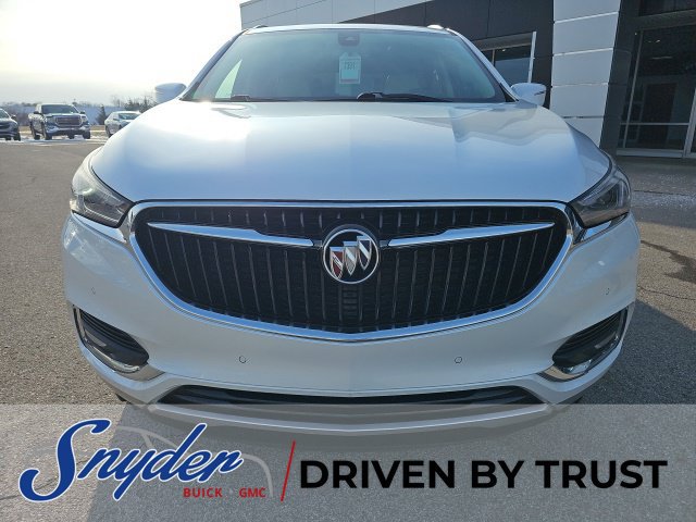 Used 2018 Buick Enclave Premium w/ Experience Buick Package FWD image 2