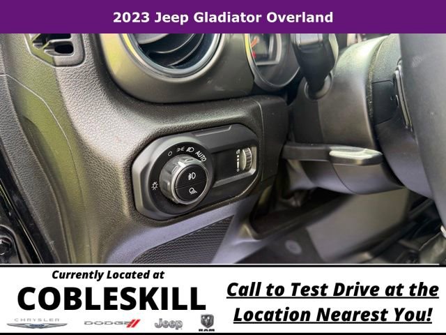 Used 2023 Jeep Gladiator Overland AWD/4WD image 17