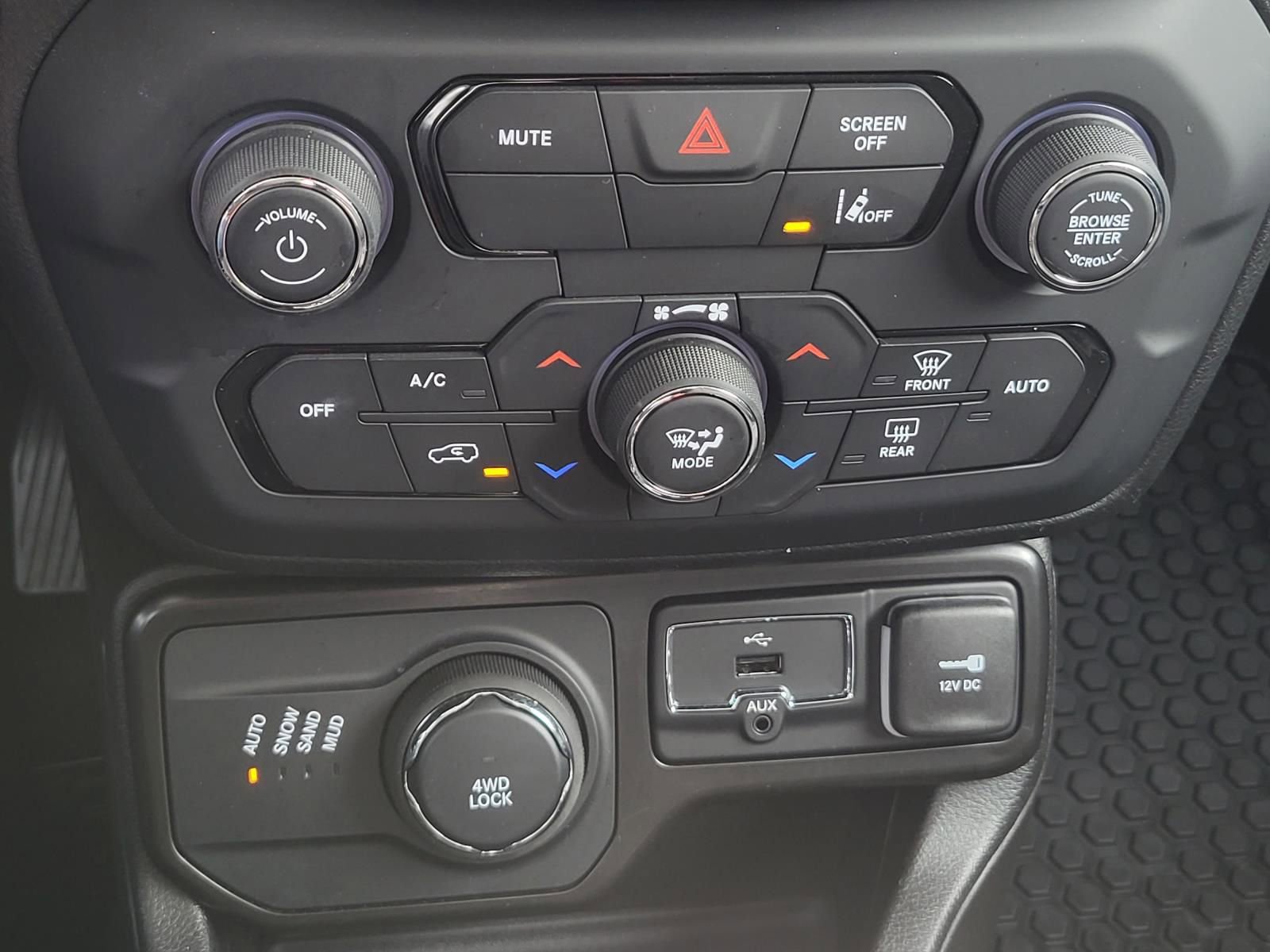 Used 2023 Jeep Renegade Latitude AWD/4WD image 23