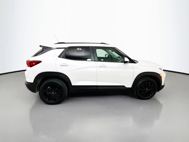 Used 2022 Chevrolet TrailBlazer LT w/ LPO, Blackout Package FWD image 8