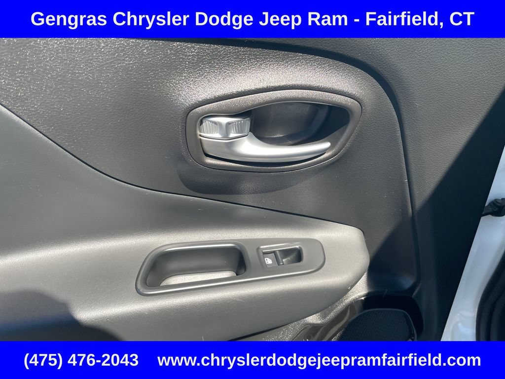 Used 2017 Jeep Renegade Altitude AWD/4WD image 32