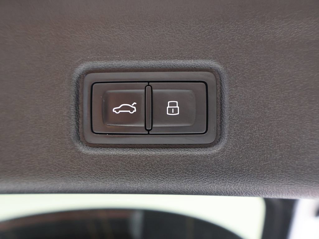 Used 2025 Audi Q6 e-tron Premium Plus w/ Premium Plus image 18