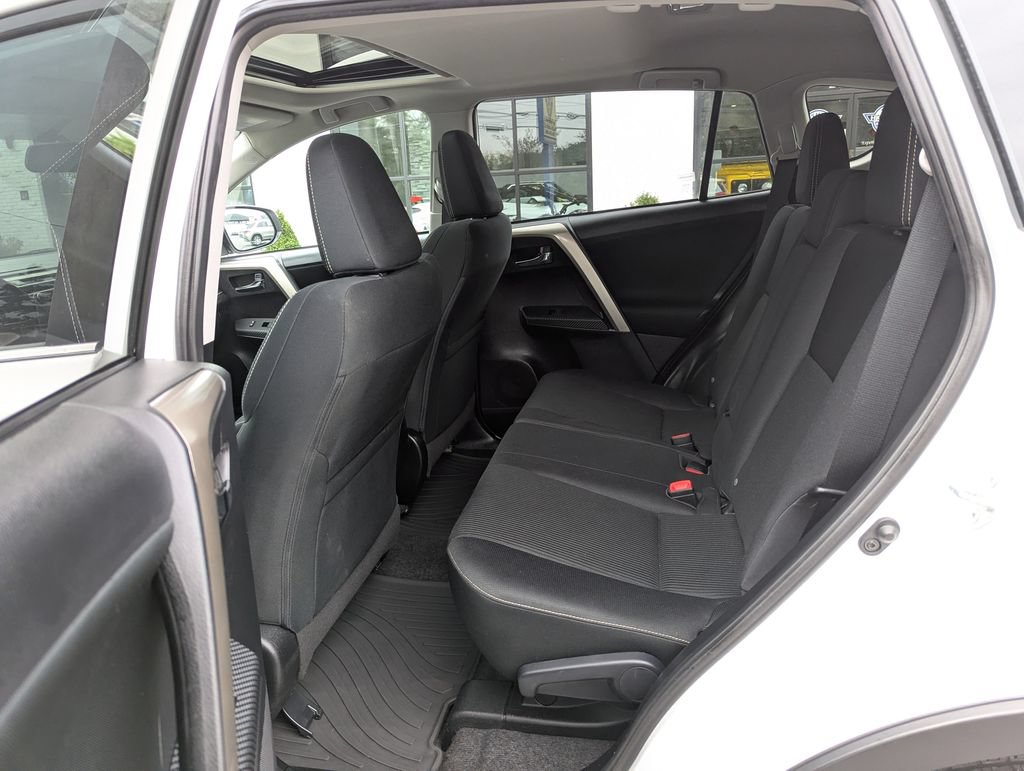 Used 2015 Toyota RAV4 XLE AWD/4WD image 37