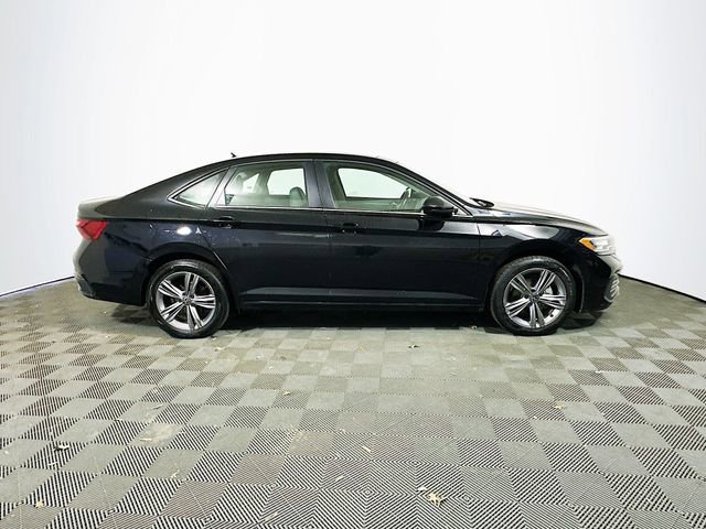 Used 2024 Volkswagen Jetta SE image 9