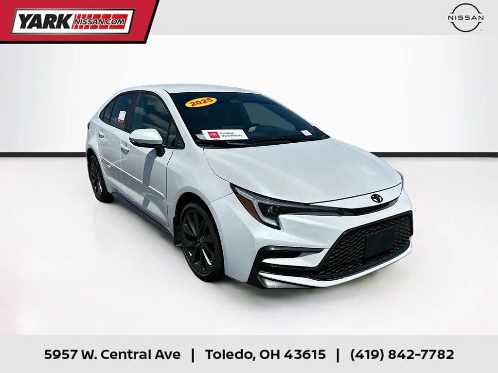 Used 2025 Toyota Corolla SE w/ Convenience Package FWD image 1