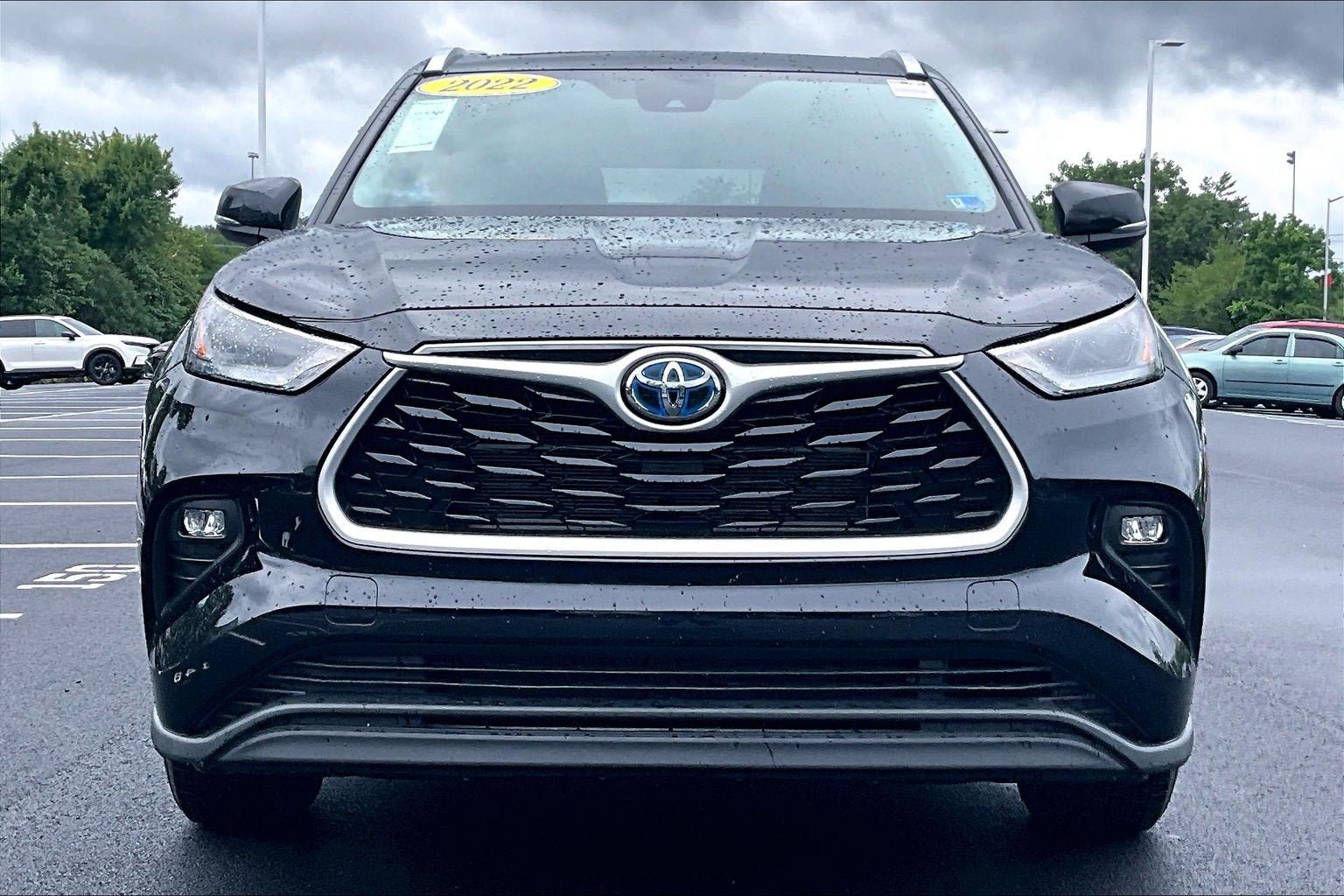 Used 2022 Toyota Highlander XLE AWD/4WD image 3