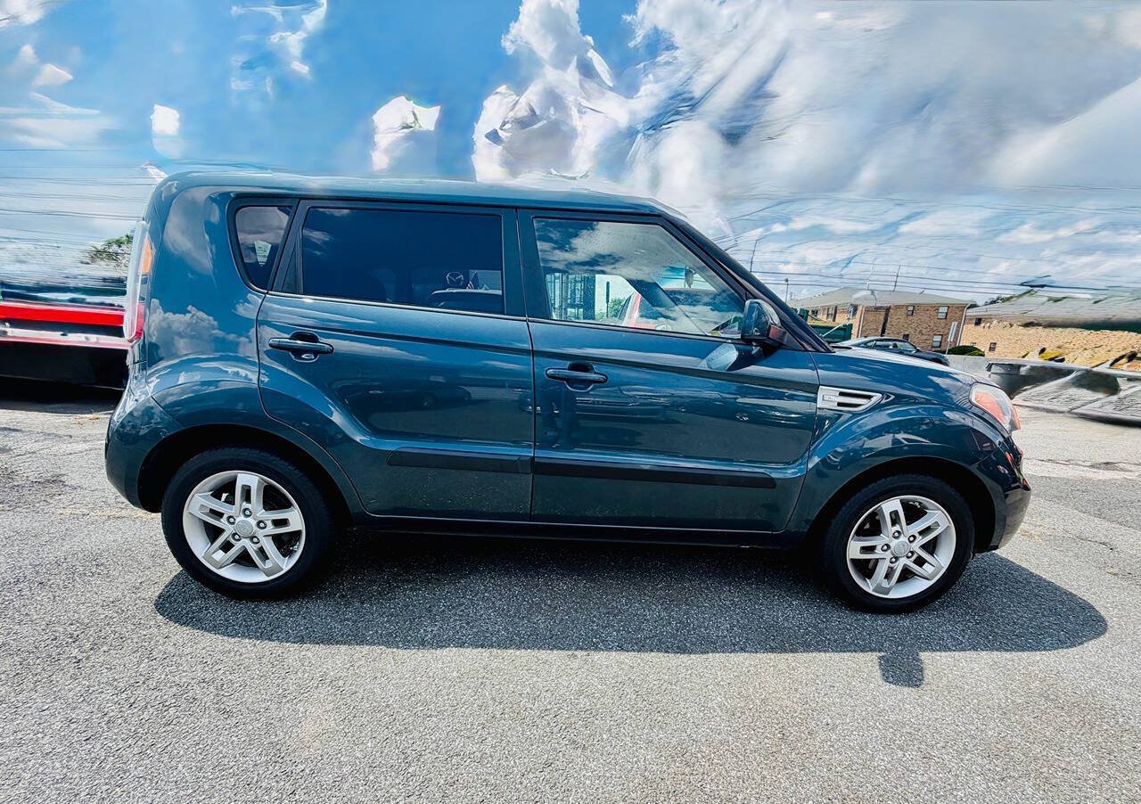 Used 2011 Kia Soul + w/ Audio Pkg FWD image 7