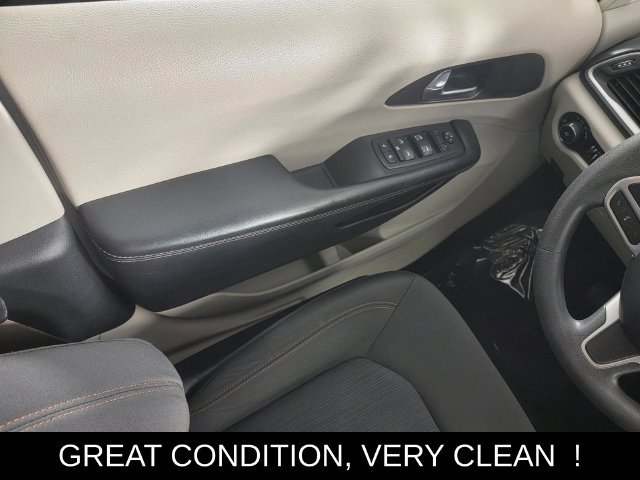 Used 2017 Chrysler Pacifica Touring Plus w/ Tire & Wheel Group FWD image 30
