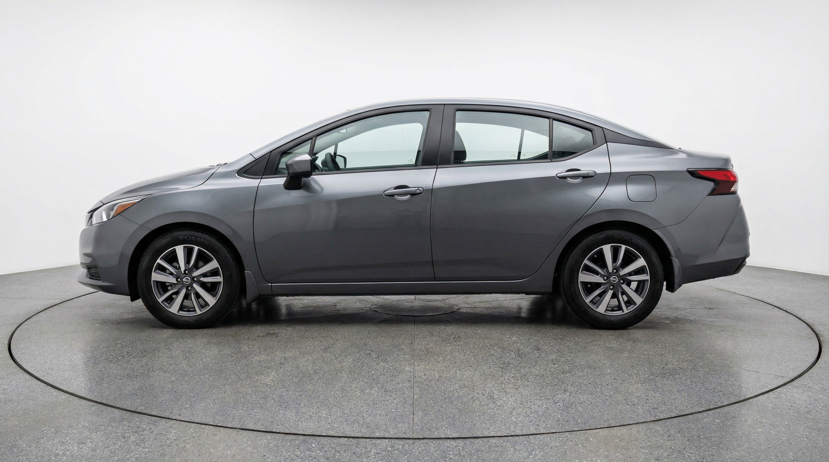 Used 2025 Nissan Versa SV FWD image 5
