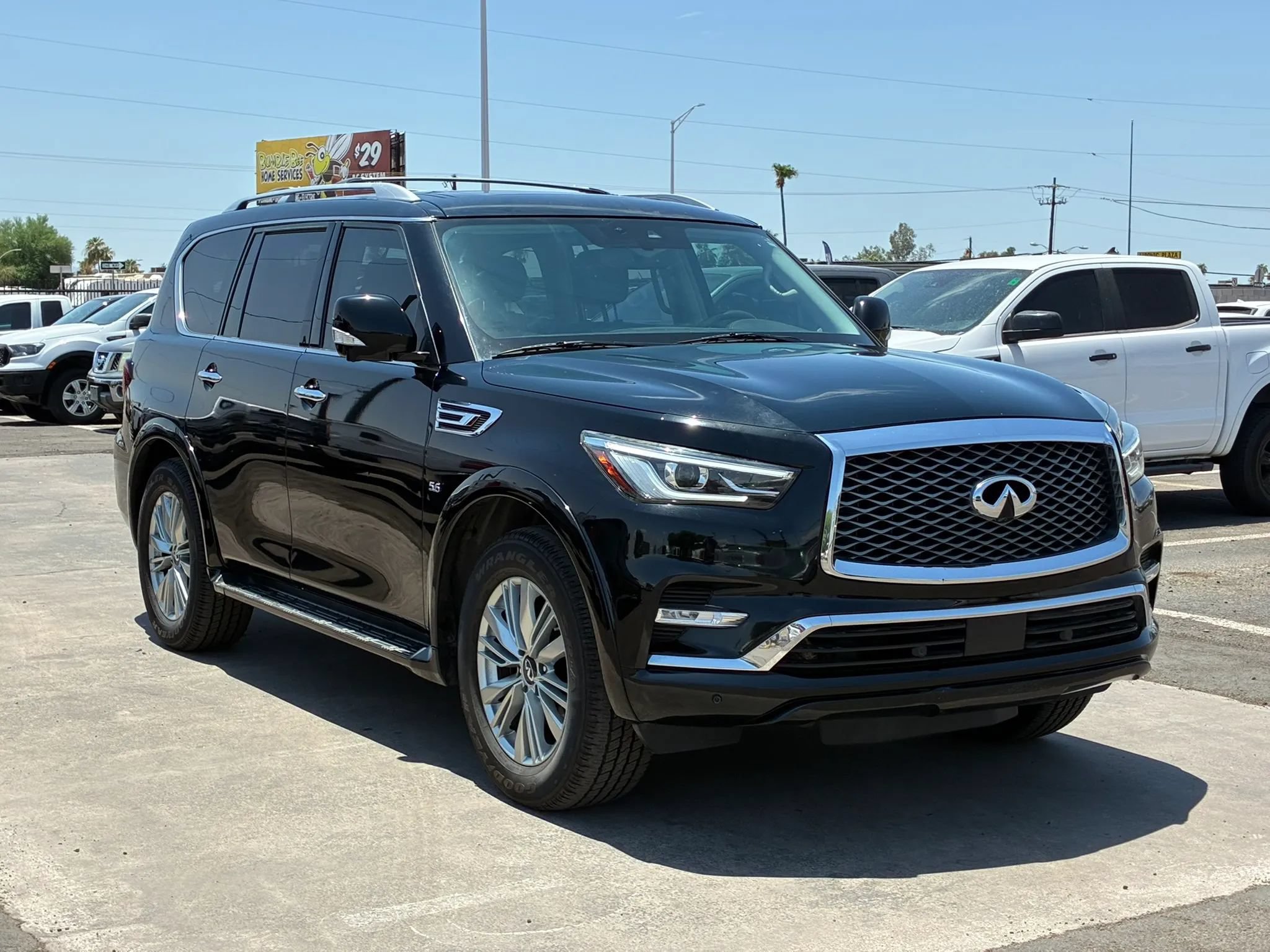 Used 2019 INFINITI QX80 Luxe w/ All-Season Package AWD/4WD image 10