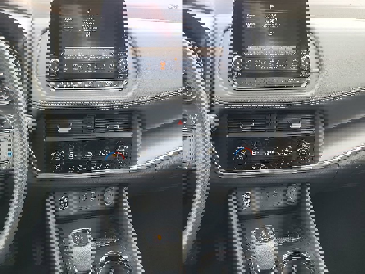 Used 2023 Nissan Rogue SV image 18