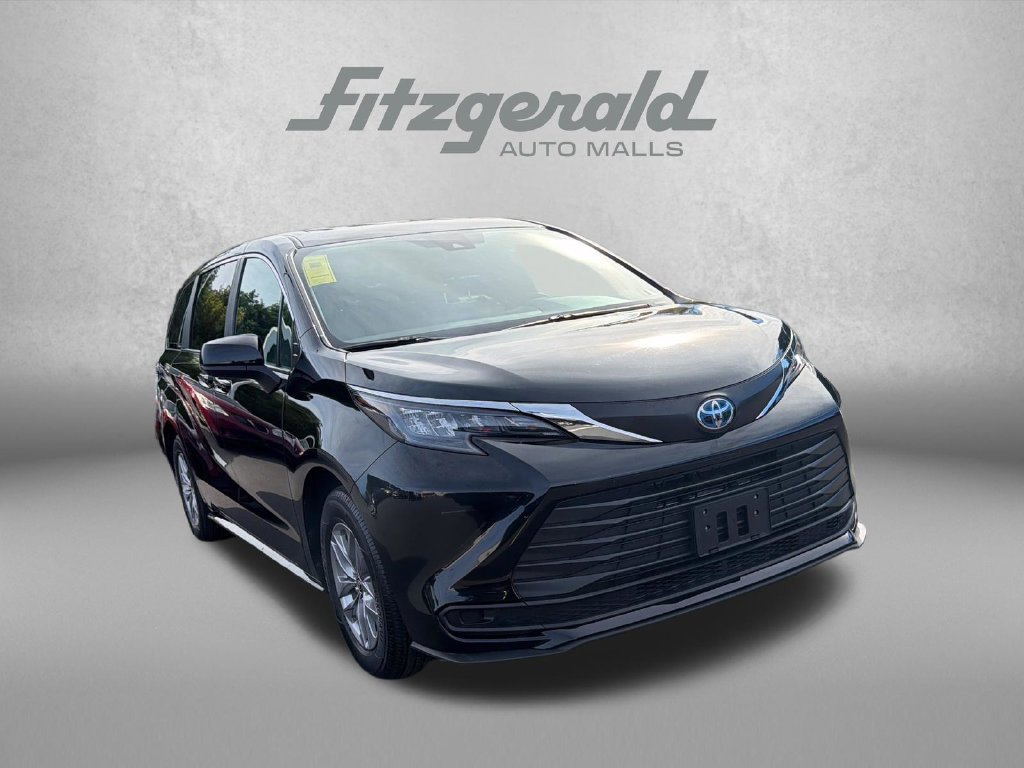 Used 2025 Toyota Sienna LE