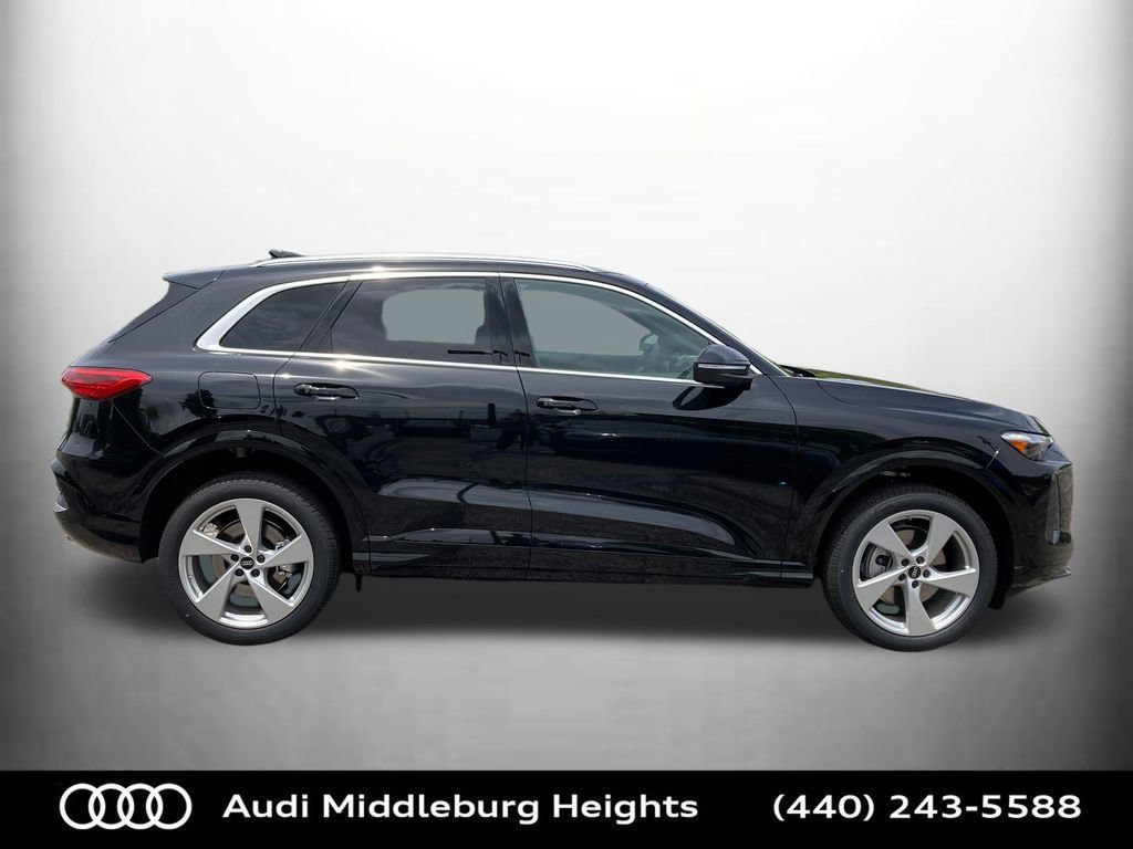 Used 2025 Audi Q5 Premium w/ Convenience Package image 4