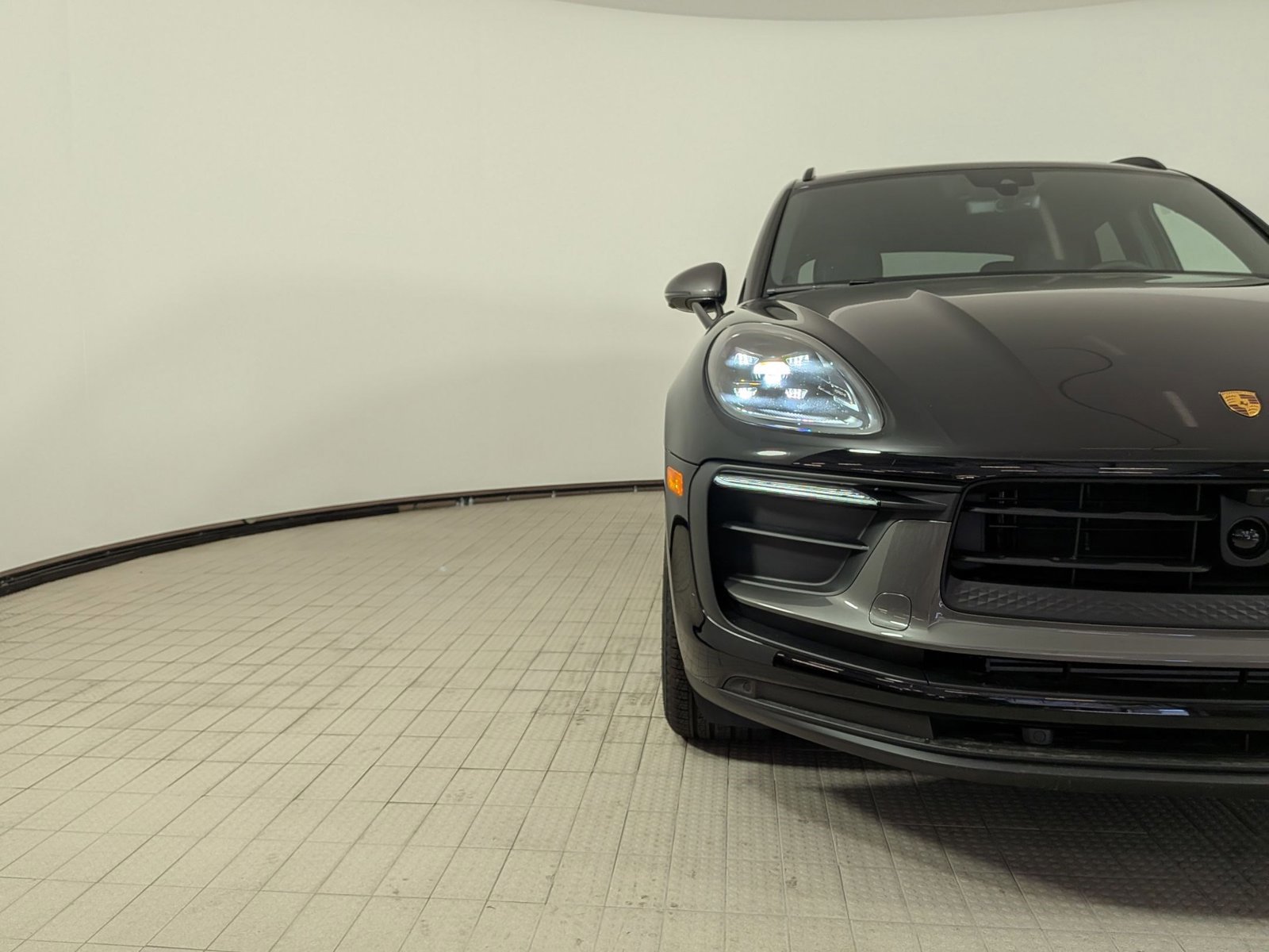 Used 2026 Porsche Macan AWD/4WD image 12