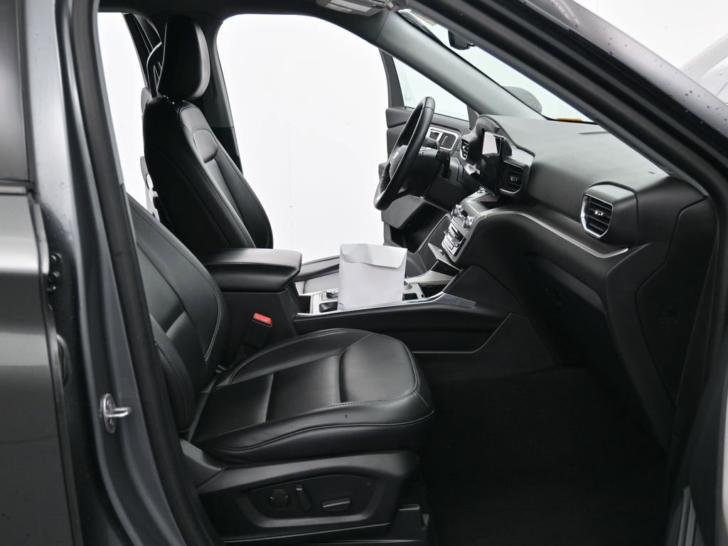 Used 2024 Ford Explorer XLT w/ Equipment Group 202A image 13