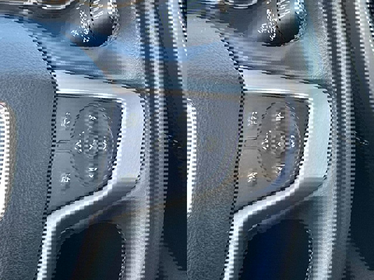 Used 2023 GMC Acadia Denali image 13