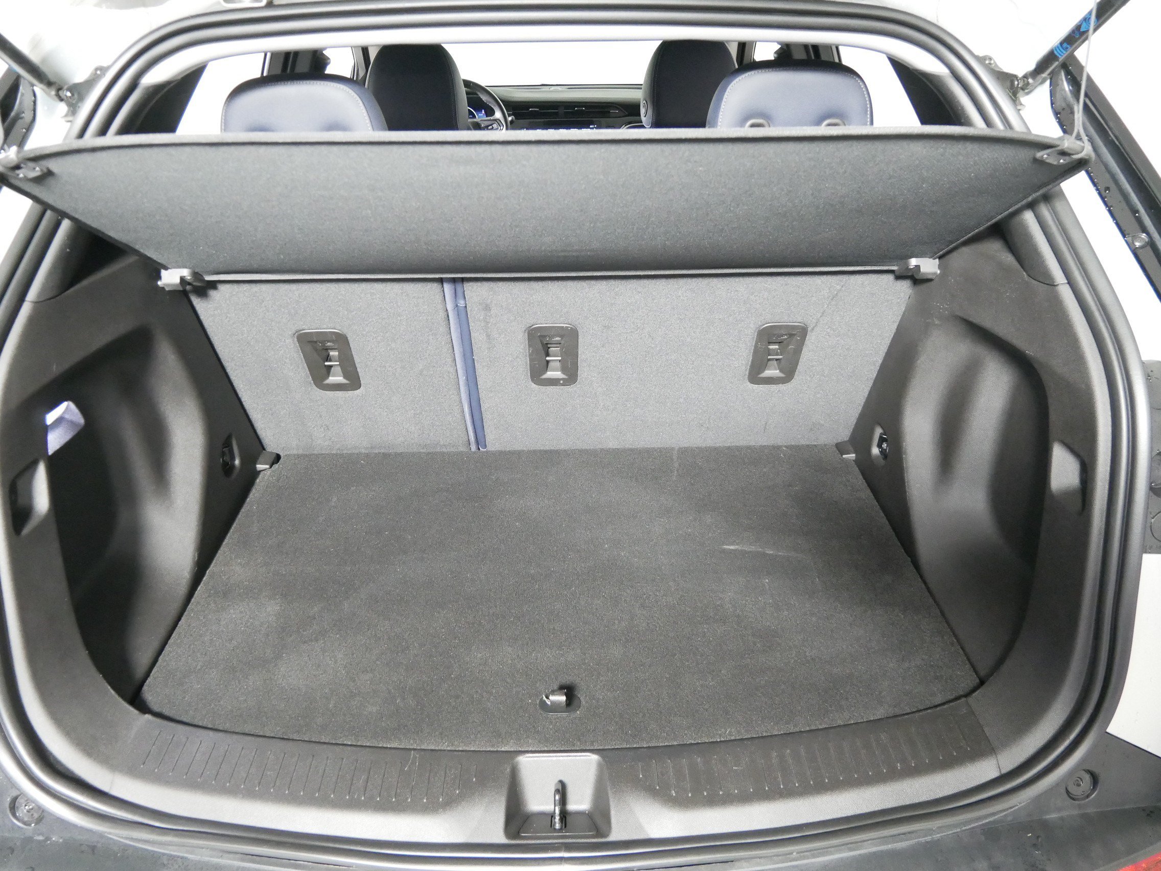 Used 2023 Chevrolet Bolt EUV LT w/ Convenience Package FWD image 18