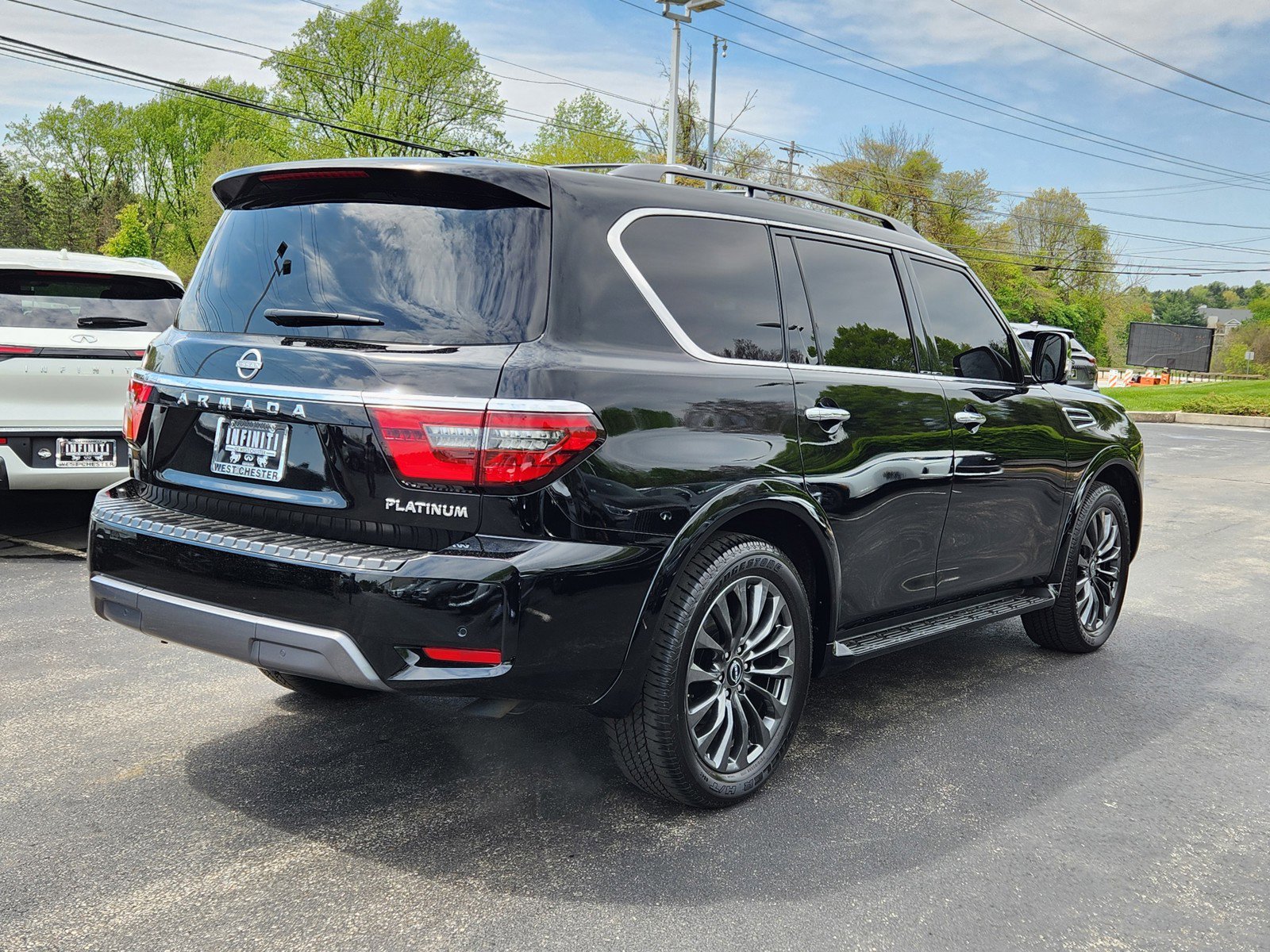 Used 2024 Nissan Armada Platinum w/ Captain's Chairs Package AWD/4WD image 4