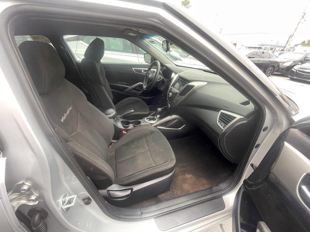 Used 2014 Hyundai Veloster image 11