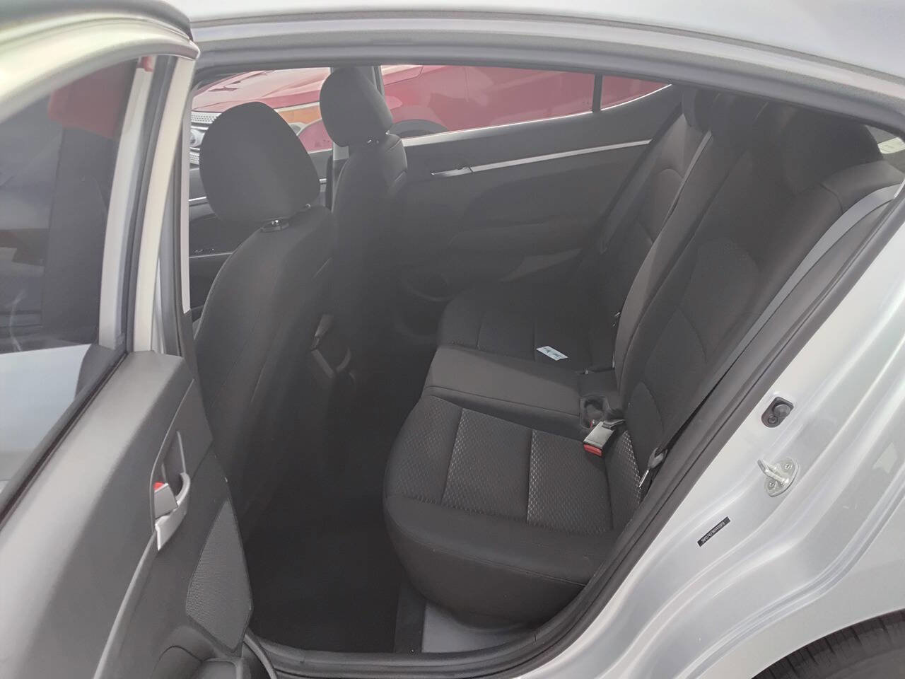 Used 2019 Hyundai Elantra SE w/ Cargo Package FWD image 12