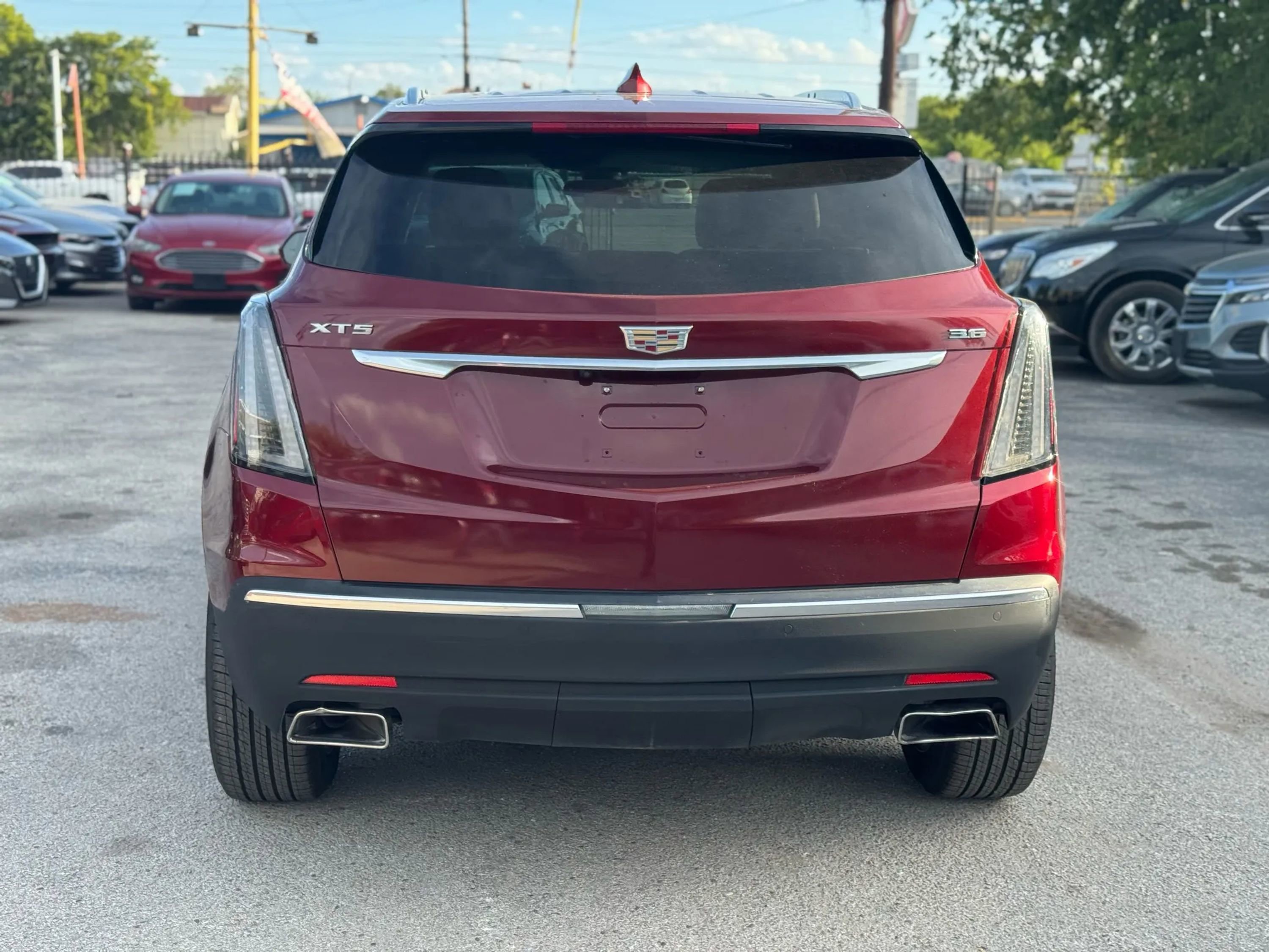 Used 2018 Cadillac XT5 Luxury w/ Driver Awareness Package image 9