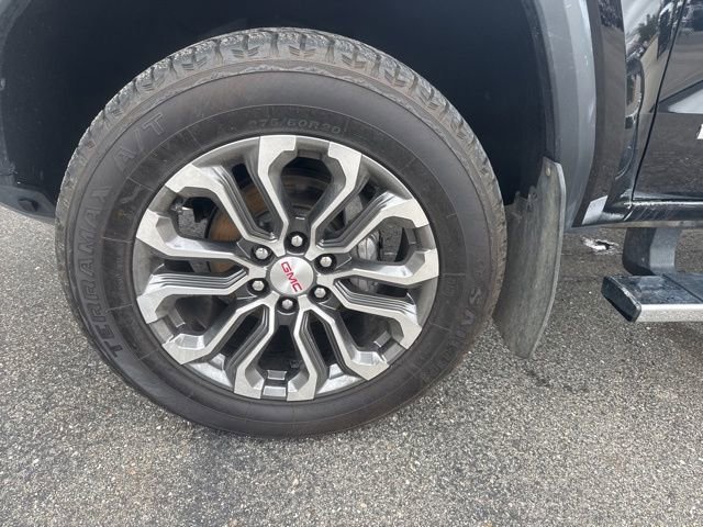 Used 2023 GMC Canyon Denali image 3