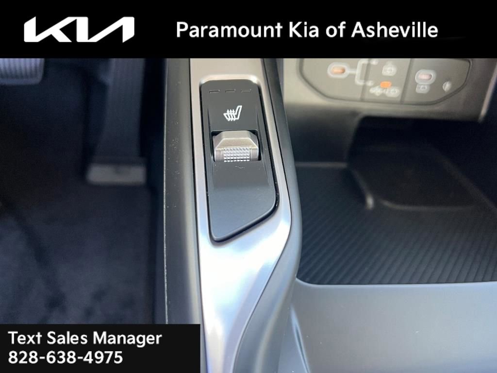 Certified 2025 Kia Sorento EX image 11