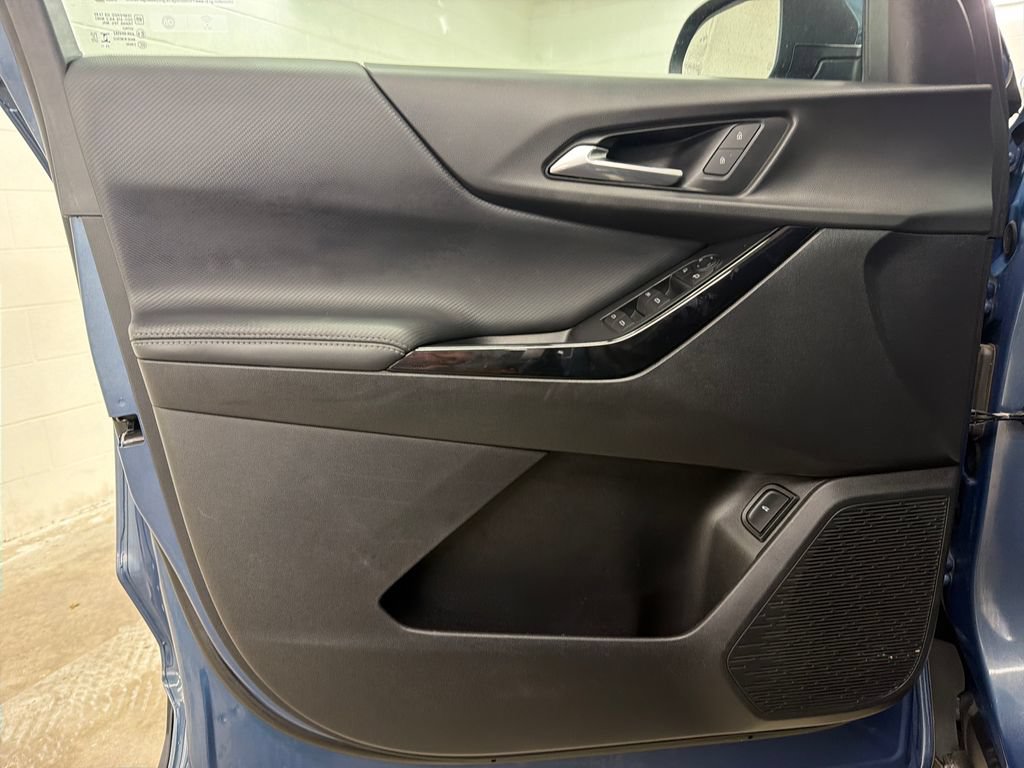 Used 2025 Chevrolet Equinox LT w/ Convenience Package II FWD image 16