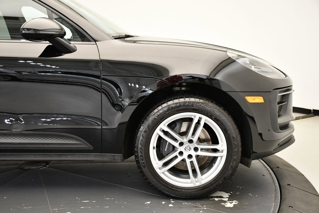 Certified 2023 Porsche Macan Turbo image 16
