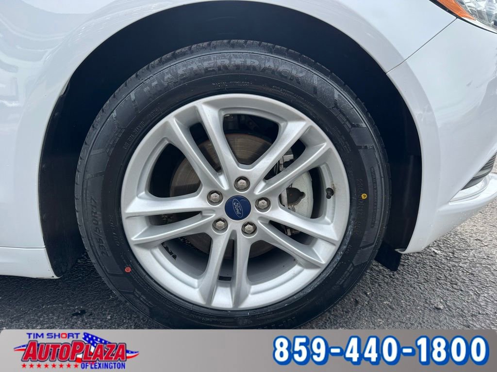 Used 2018 Ford Fusion SE w/ Fusion SE Technology Package image 16
